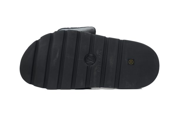 pk_god_batch_louis_vuitton_pool_pillow_comfort_black_gray_metal_label_1AC828BA1061C PK God Batch LOUIS VUITTON Pool Pillow Comfort Black gray metal label