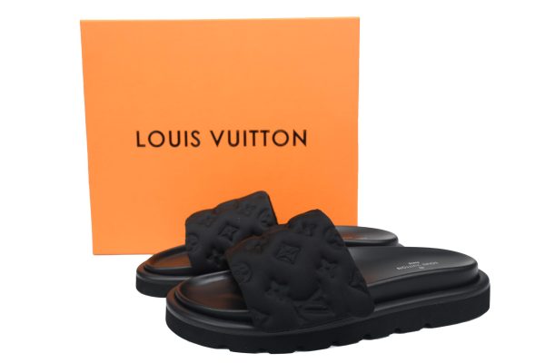 PK God Batch LOUIS VUITTON Pool Pillow Comfort Black relief