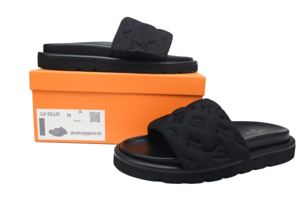 PK God Batch LOUIS VUITTON Pool Pillow Comfort Black relief