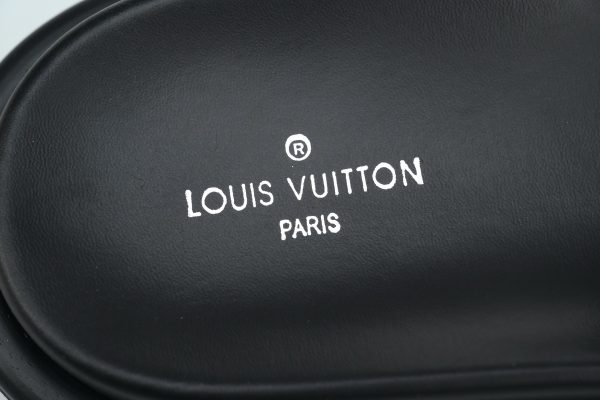 PK God Batch LOUIS VUITTON Pool Pillow Comfort Black relief