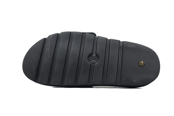 PK God Batch LOUIS VUITTON Pool Pillow Comfort Black relief