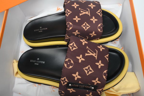 pk_god_batch_louis_vuitton_pool_pillow_comfort_brown_black_label_1AC827AF1B31C PK God Batch LOUIS VUITTON Pool Pillow Comfort Brown Black Label