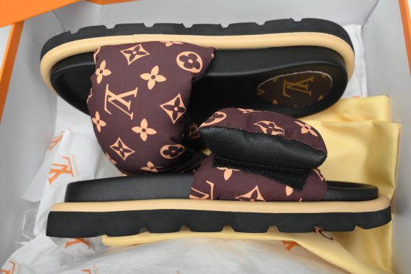 PK God Batch LOUIS VUITTON Pool Pillow Comfort Brown bread
