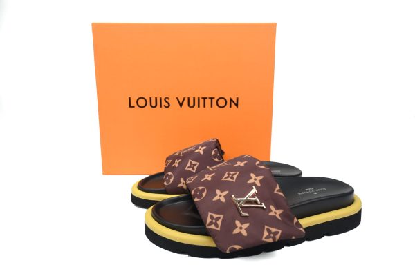 PK God Batch LOUIS VUITTON Pool Pillow Comfort Brown metal label