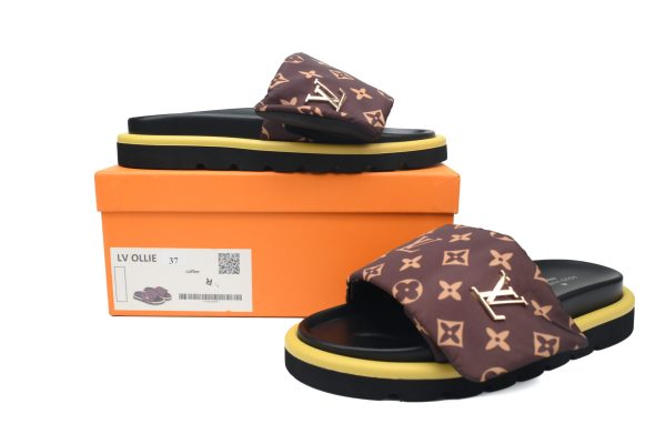 PK God Batch LOUIS VUITTON Pool Pillow Comfort Brown metal label