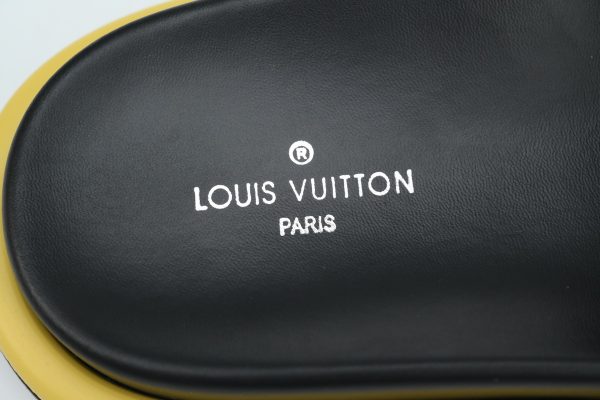 PK God Batch LOUIS VUITTON Pool Pillow Comfort Brown metal label
