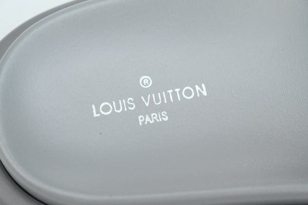 PK God Batch LOUIS VUITTON Pool Pillow Comfort grey