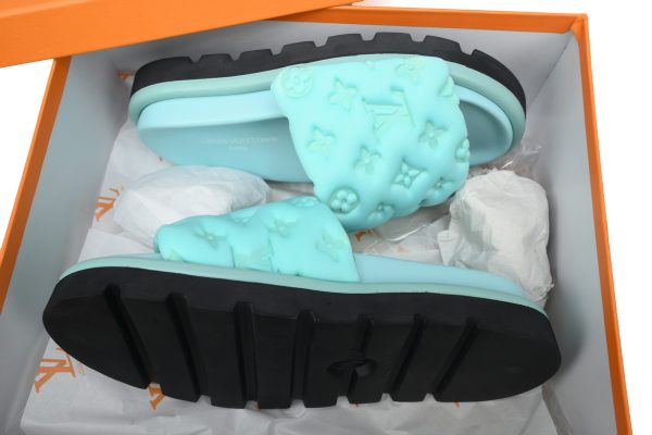 pk_god_batch_louis_vuitton_pool_pillow_comfort_light_blue_bread_1AC82AA1F9315 PK God Batch LOUIS VUITTON Pool Pillow Comfort Light blue bread