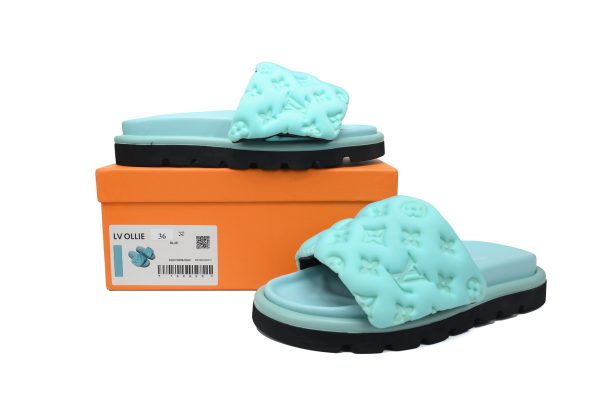 pk_god_batch_louis_vuitton_pool_pillow_comfort_light_blue_bread_1AC82AA437417 PK God Batch LOUIS VUITTON Pool Pillow Comfort Light blue bread