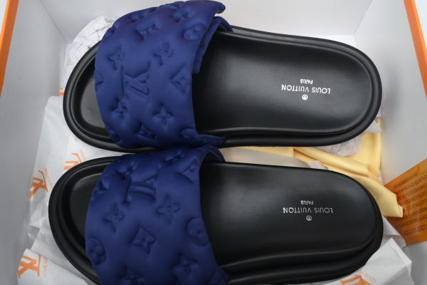 PK God Batch LOUIS VUITTON Pool Pillow Comfort Navy blue