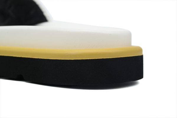 pk_god_batch_louis_vuitton_pool_pillow_comfort_white_color_grid_1AC6EF77E9A19 PK God Batch LOUIS VUITTON Pool Pillow Comfort White color grid