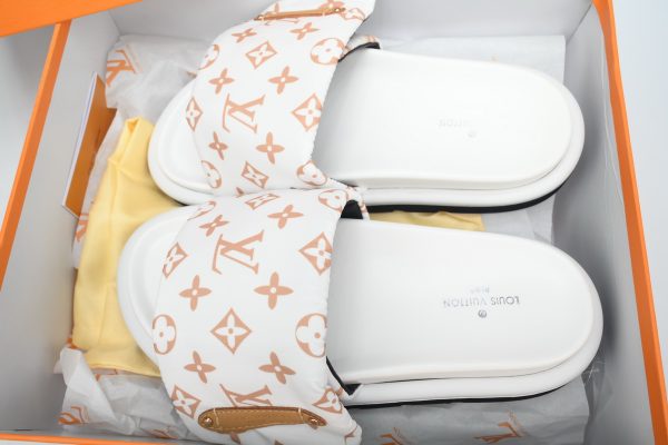 PK God Batch LOUIS VUITTON Pool Pillow Comfort White yellow label