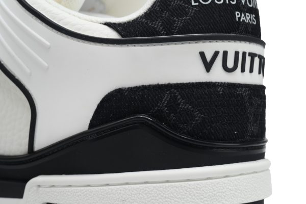 PK God Batch LOUIS VUITTON Trainer White and black