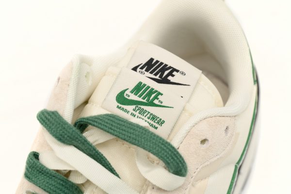 PKstockx Sacai x Nike VaporWaffle Sesame and Beige Green DD1875-102