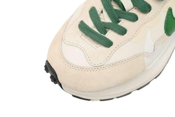 PKstockx Sacai x Nike VaporWaffle Sesame and Beige Green DD1875-102