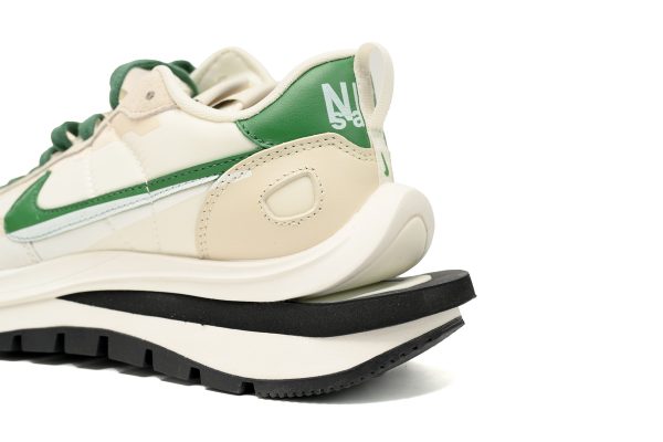 PKstockx Sacai x Nike VaporWaffle Sesame and Beige Green DD1875-102