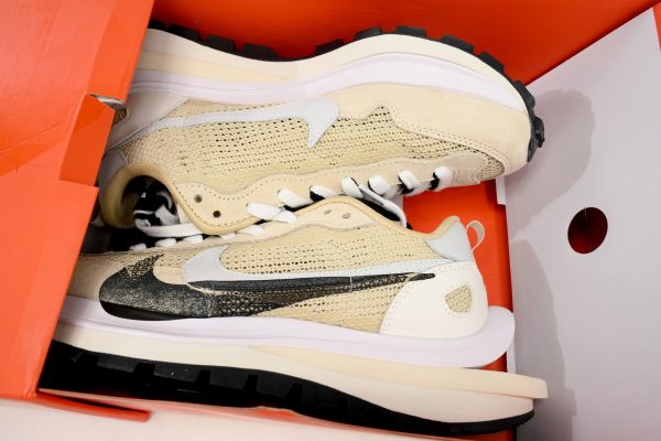 PKstockx Sacai x VaporWaffle “Tour Yellow ” CV1363-108