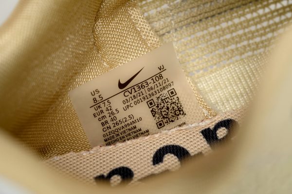 PKstockx Sacai x VaporWaffle “Tour Yellow ” CV1363-108